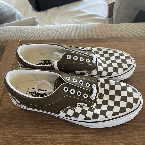 Make an offer!!! NEW VANS SIZE 10 GREEN - Picture 2 of 6